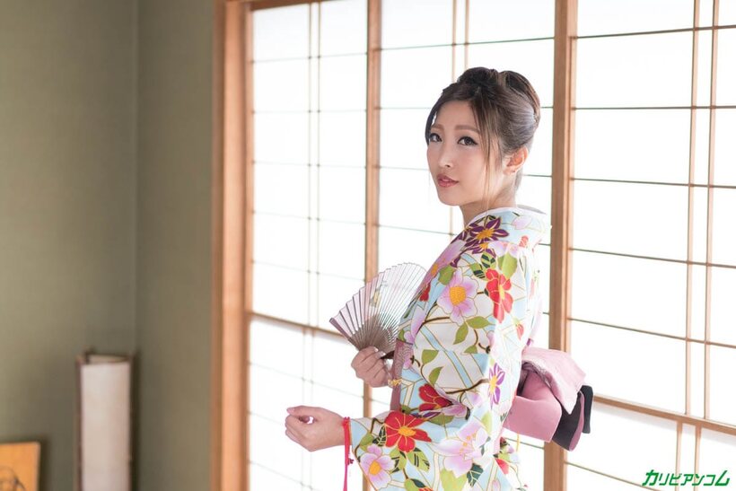 Emiri Momota pic 2 from the set «Emiri Momota rides after 69ing and gets a hard fucking»