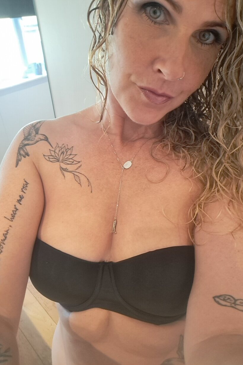 Amateur nude photo 10 — Mature bbw poses for selfies in lingerie and panties