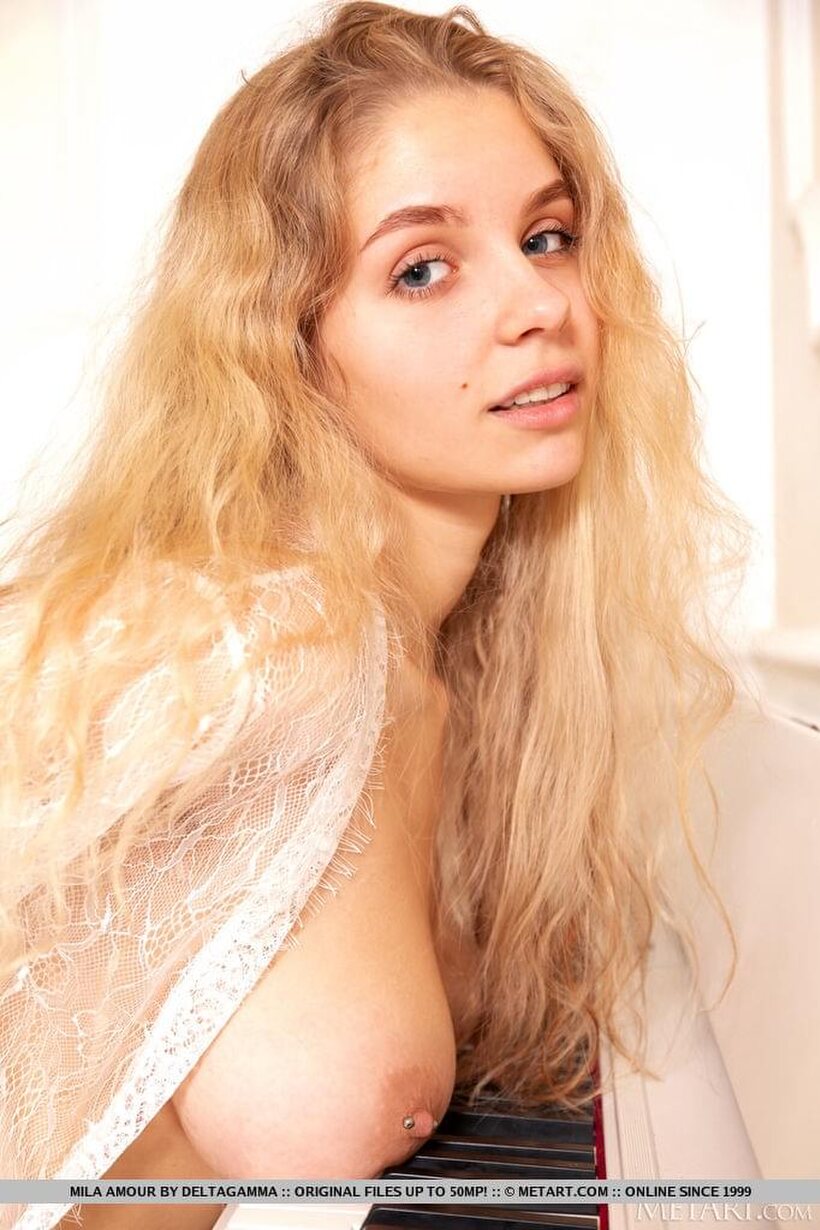 Mila Amour pic 4 from the set «Mila Amour undresses completely while sitting at the piano»