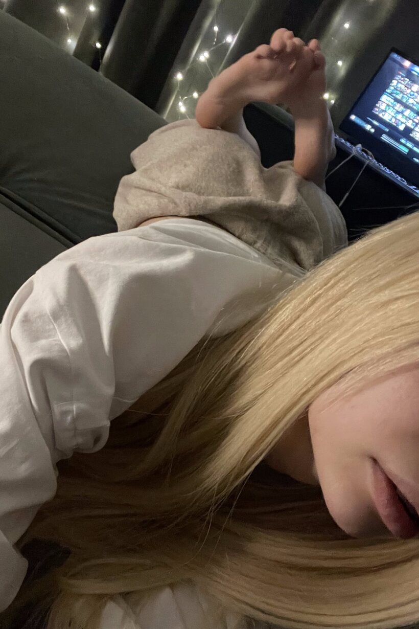 Amateur pic 6 from the set «Blonde girl taking selfies in glasses»