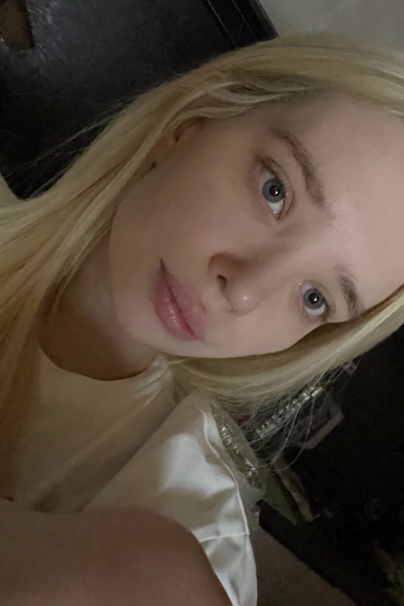 Amateur pic 10 from the set «Blonde girl taking selfies in glasses»