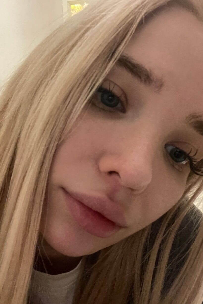 Amateur pic 19 from the set «Blonde girl taking selfies in glasses»