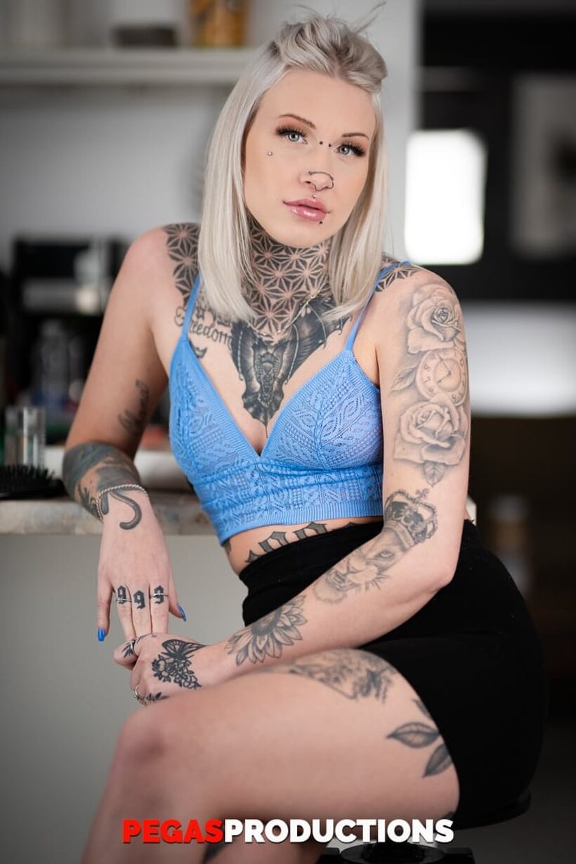 Tattooed Cherry Glazed poses with her natural tits on display in shorts, photo 1 of 21