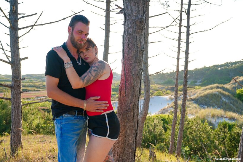 Tattooed amateur shares a woods picnic with her man friend, photo 3 of 21