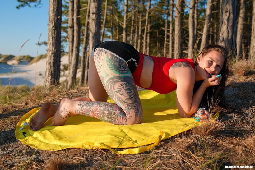 Tattooed amateur shares a woods picnic with her man friend (shot 6)