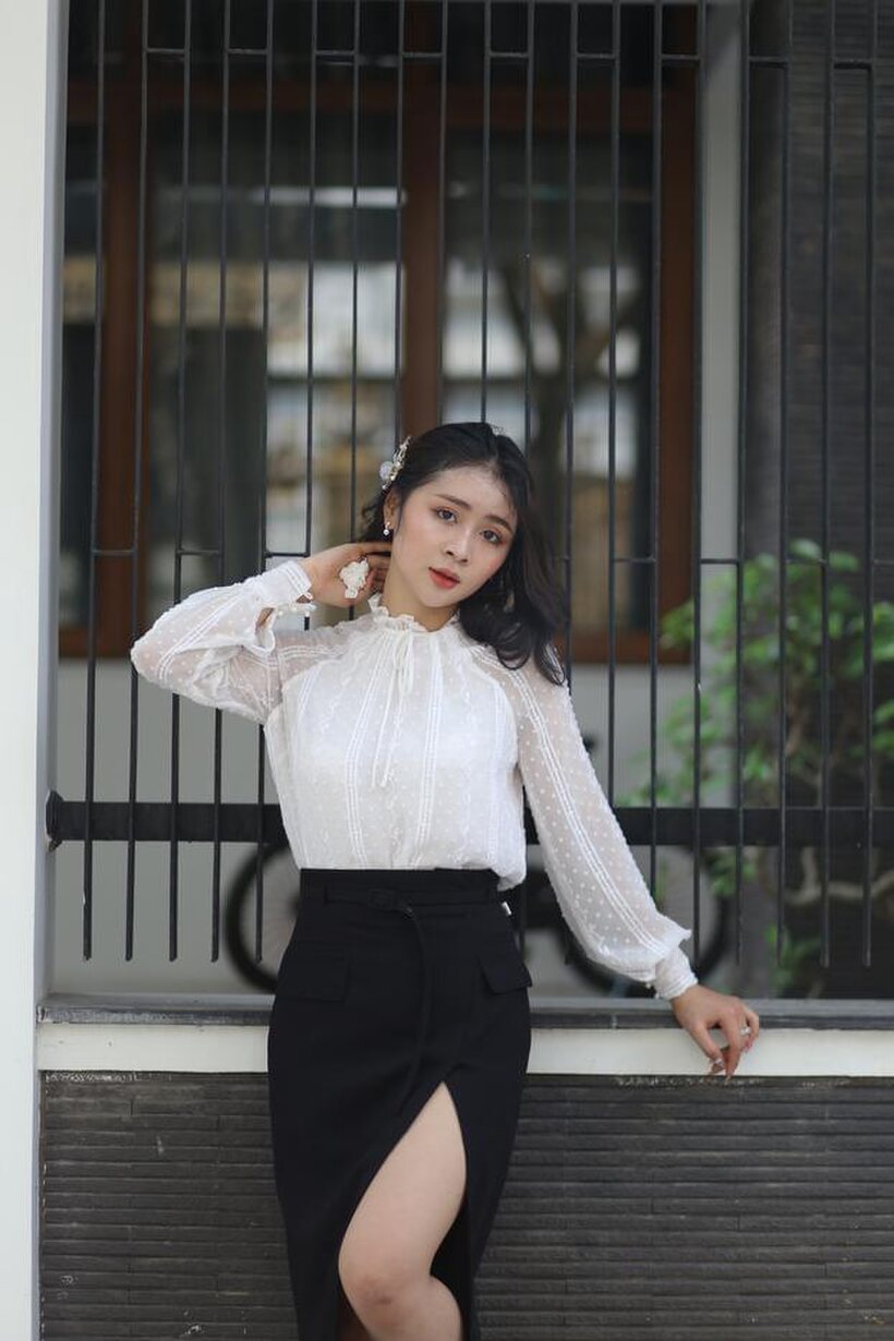 Asian nude photo 6 — Cute girl flashes in public and shows her legs and body outdoors