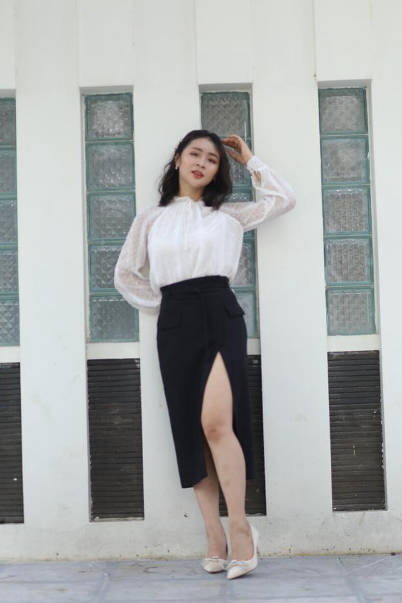 Asian nude photo 10 — Cute girl flashes in public and shows her legs and body outdoors