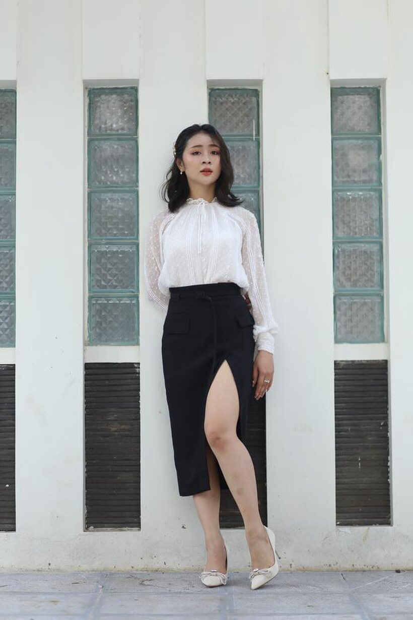 Asian nude photo 11 — Cute girl flashes in public and shows her legs and body outdoors