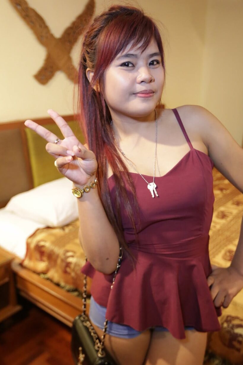 Photo 2 — Pretty girl spreads her ass in POV