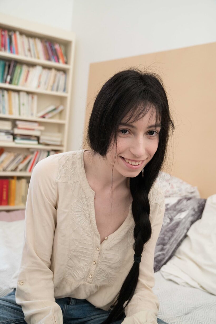 Image 9/20: In the bathtub, Leyla grinds her muff while flaunting that big ass