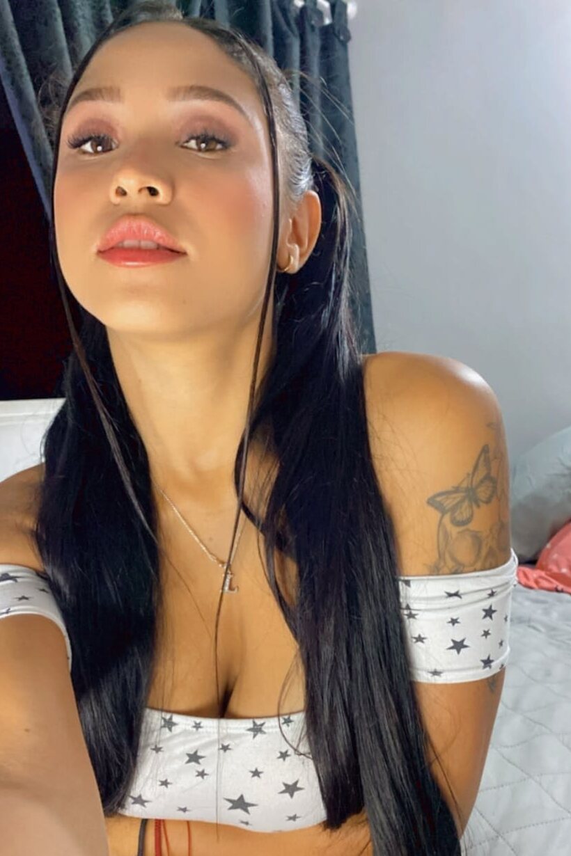 BBW pic 1 from the set «Long-haired bbw poses for selfies in tight outfits, flaunting her curves»