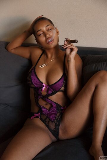 Chubby Noel Monique flaunts her big tits