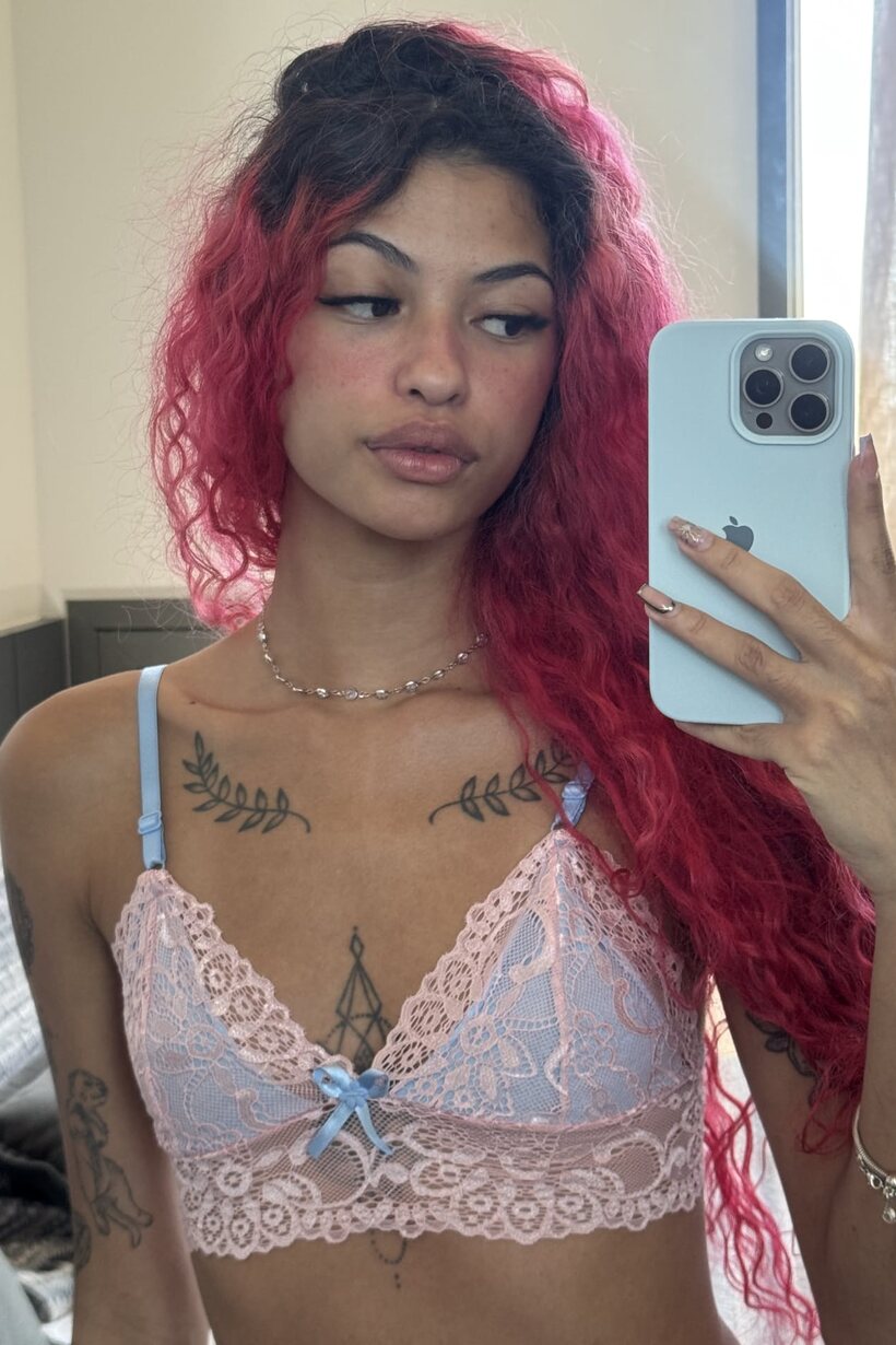 Image 7/20: Cute girl exposes her natural tits