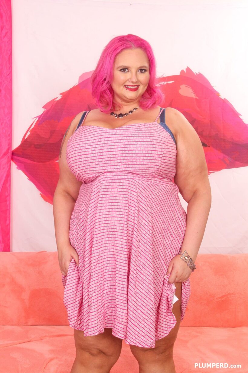 Mature Sara Star flaunts her big tits while fucking hard, photo 1 of 14
