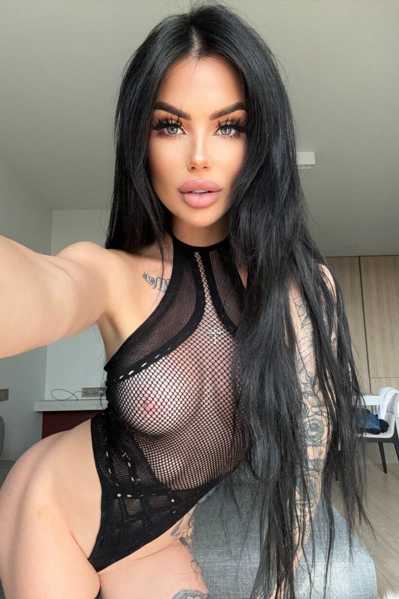 Amateur pic 2 from the set «Crotchless bodystocking leaves this gorgeous brunette’s phat ass exposed»