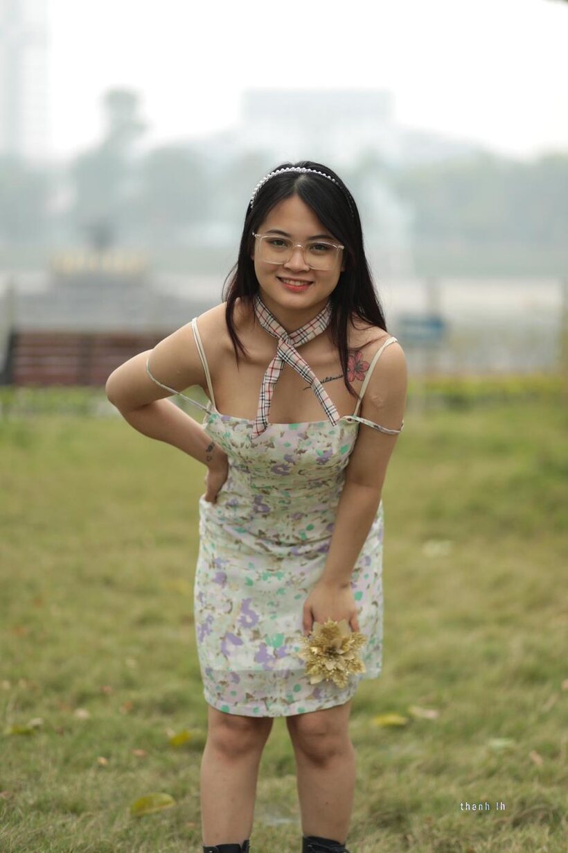 Asian girl gets naked outdoors (shot 2)