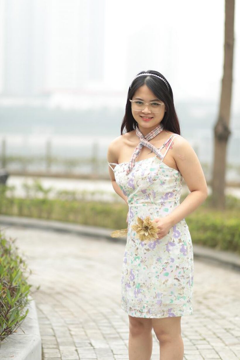 Amateur pic 13 from the set «Asian girl gets naked outdoors»
