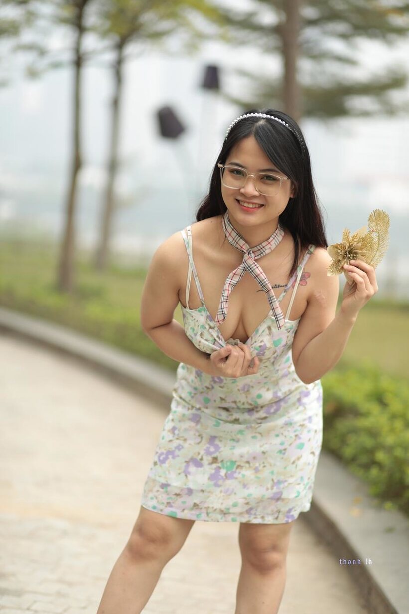 Amateur nude photo 17 — Asian girl gets naked outdoors