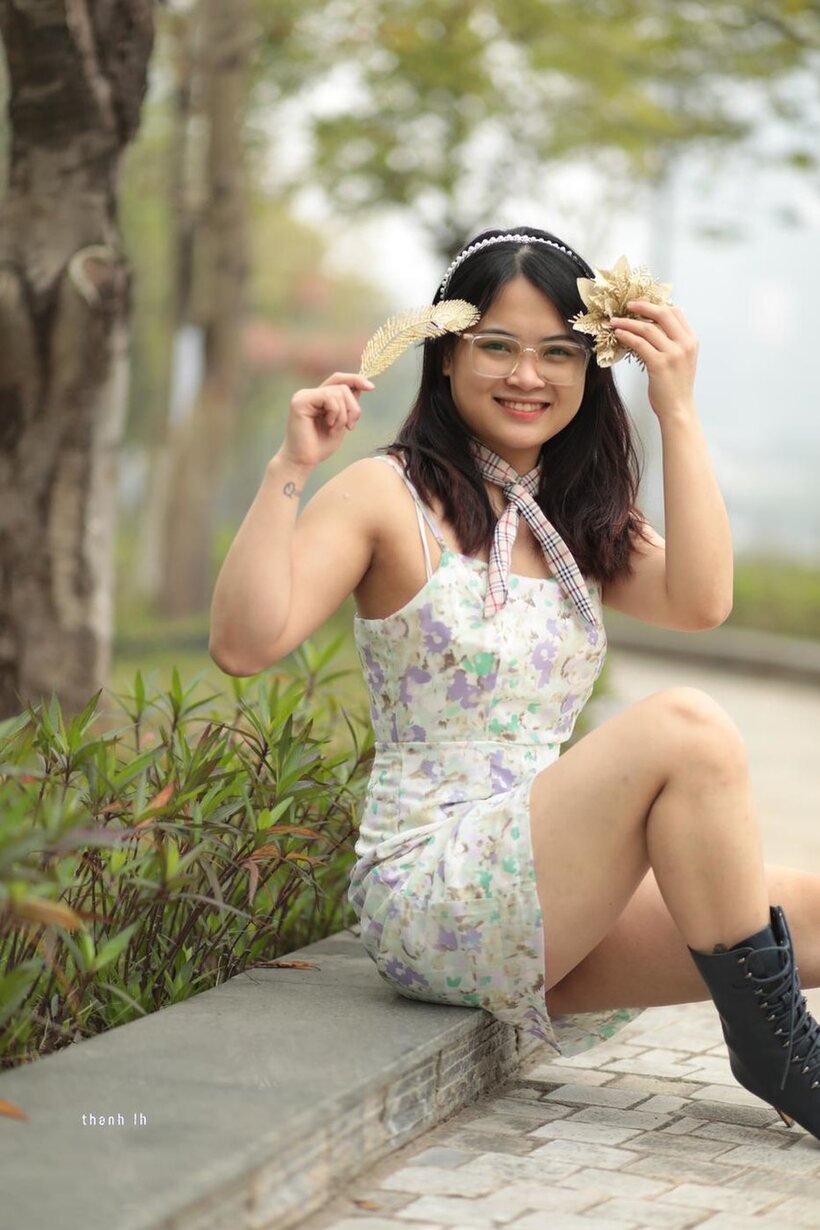 Amateur pic 18 from the set «Asian girl gets naked outdoors»
