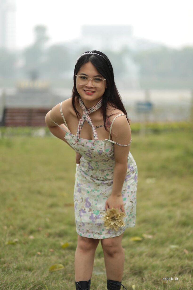 Amateur nude photo 21 — Asian girl gets naked outdoors