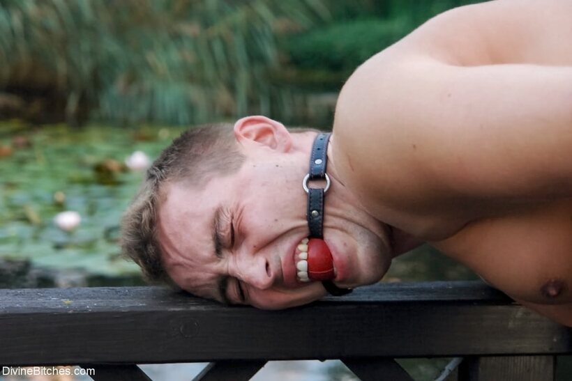 Photo 11 — Slapping her slave’s ass on a bridge, Sandra Romain takes control