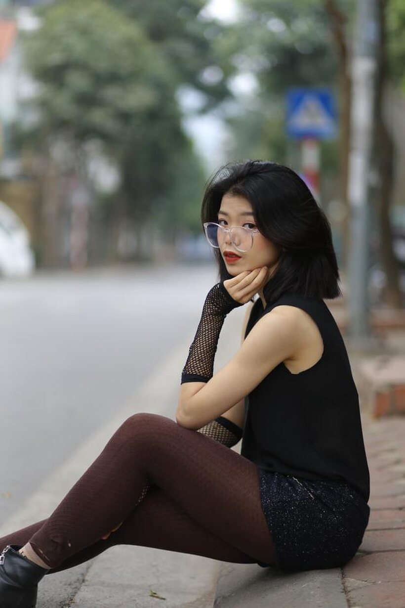 Amateur pic 2 from the set «Asian girl exposes her body outdoors»