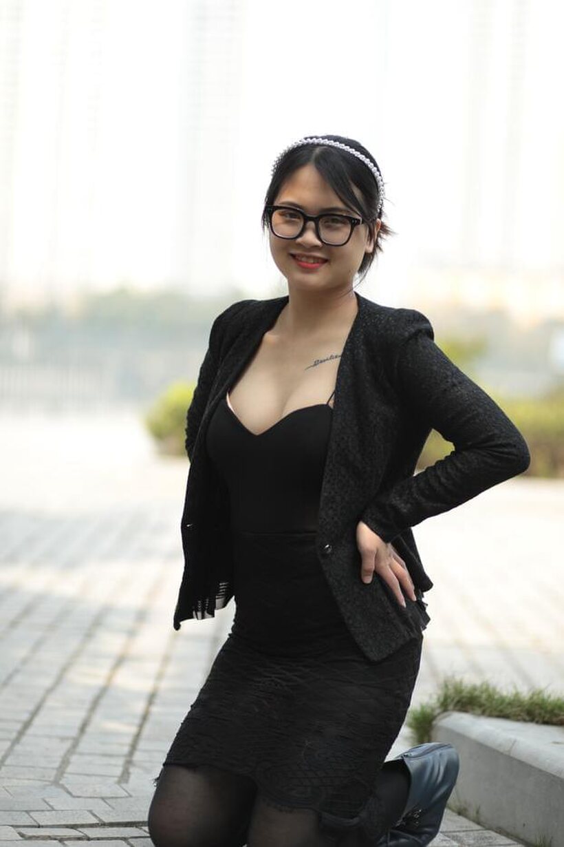 Amateur nude photo 10 — Posing outdoors in a hot black outfit, curvy Asian girl with glasses