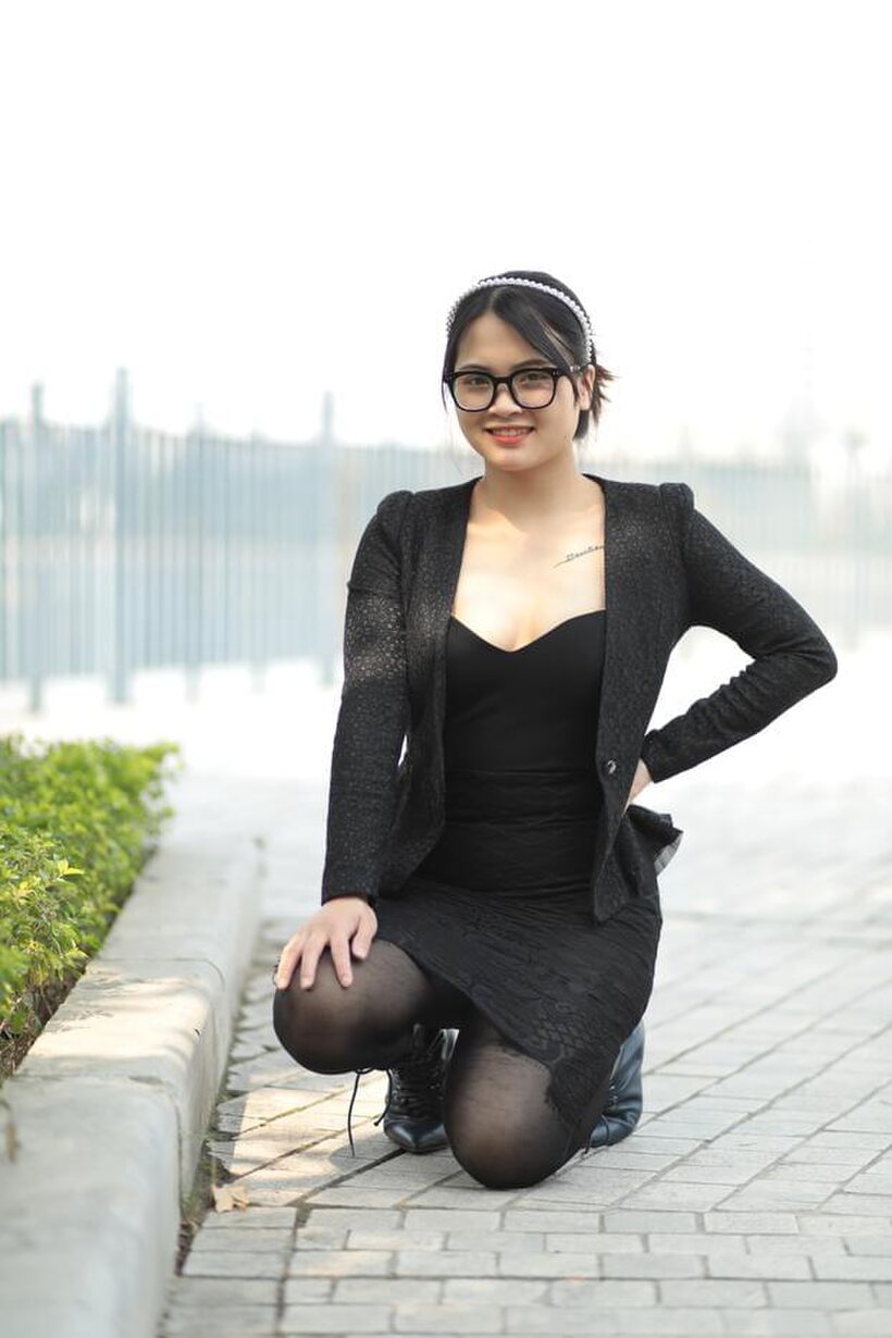Amateur nude photo 18 — Posing outdoors in a hot black outfit, curvy Asian girl with glasses