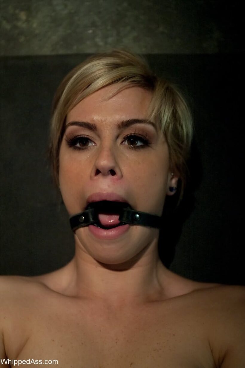 Lorelei Lee pic 1 from the set «Lorelei Lee orders a submissive to lick her pussy after footplay»