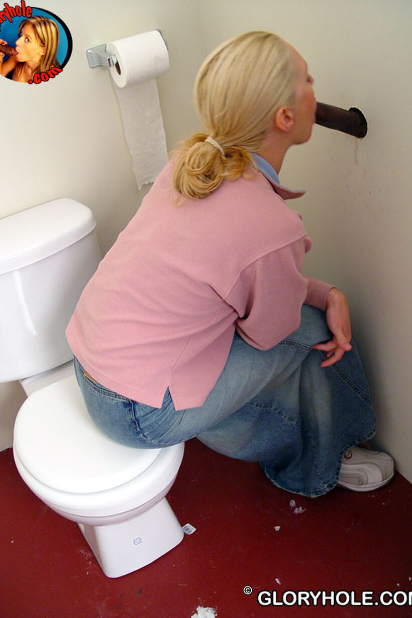 Image 5/15: Sucking a black cock on the toilet seat, blonde woman in a bath