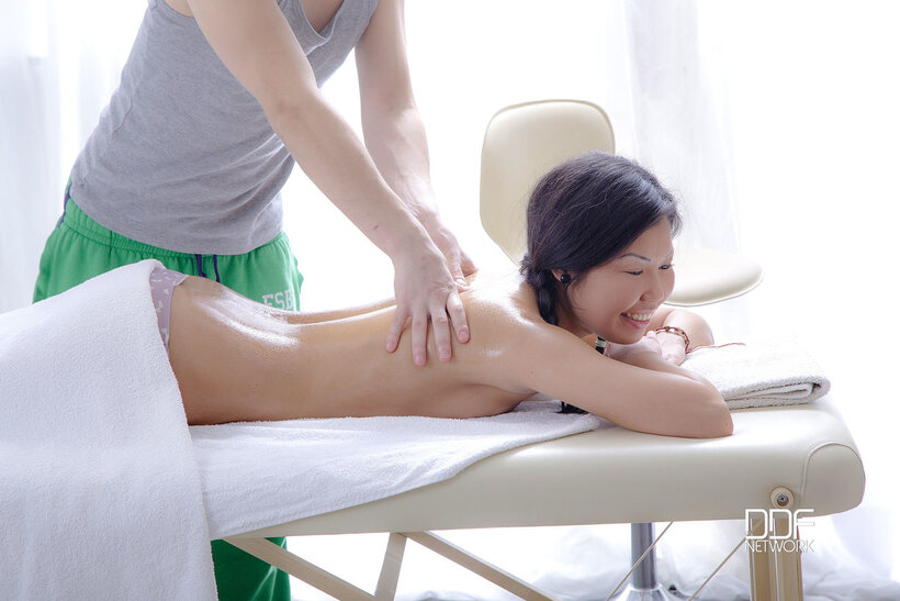 Image 4/21: Veiki gets seduced and drilled hard by her skinny masseur