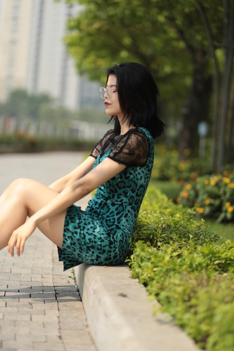 Clothed girl flaunts her legs while flashing in public (shot 6)