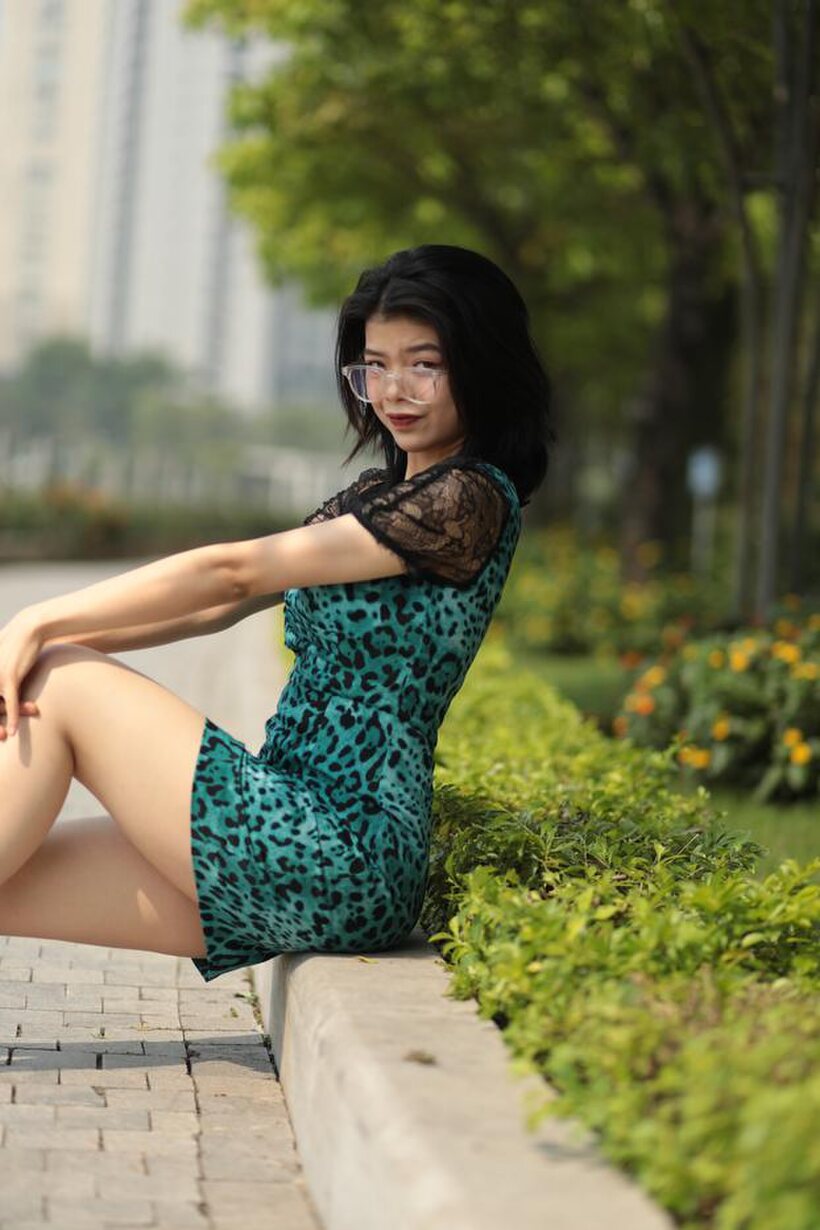 Asian nude photo 7 — Clothed girl flaunts her legs while flashing in public