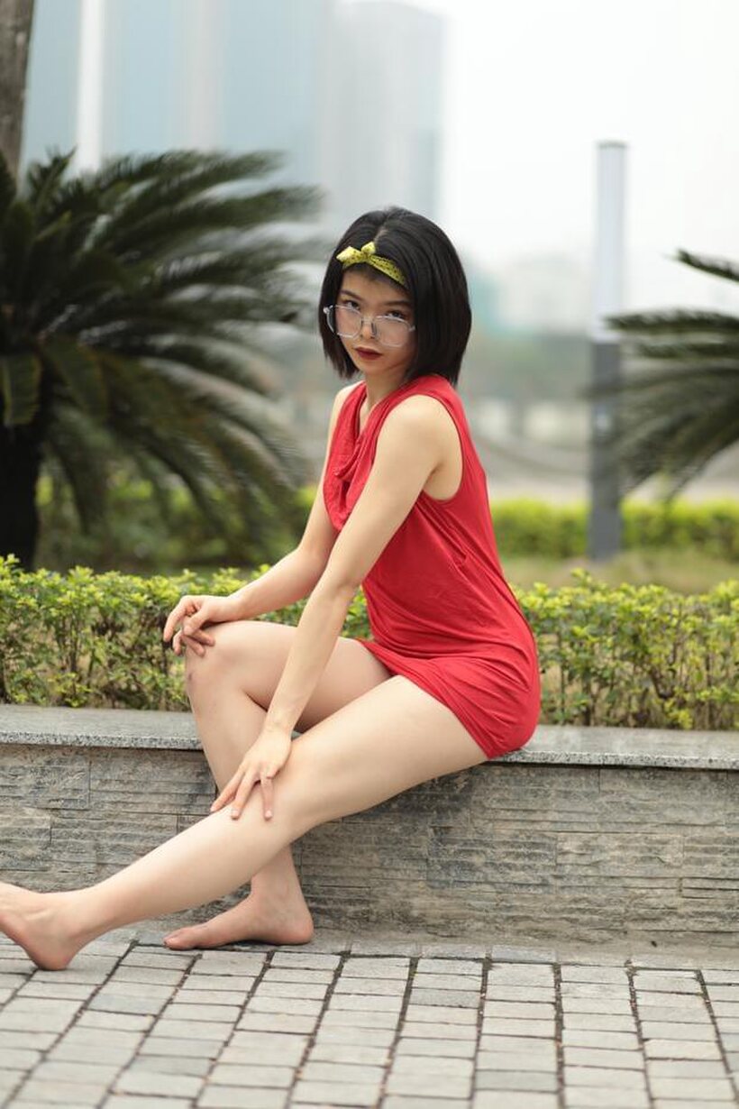 Asian pic 2 from the set «Brunette girl strips out of her skirt and poses naked»