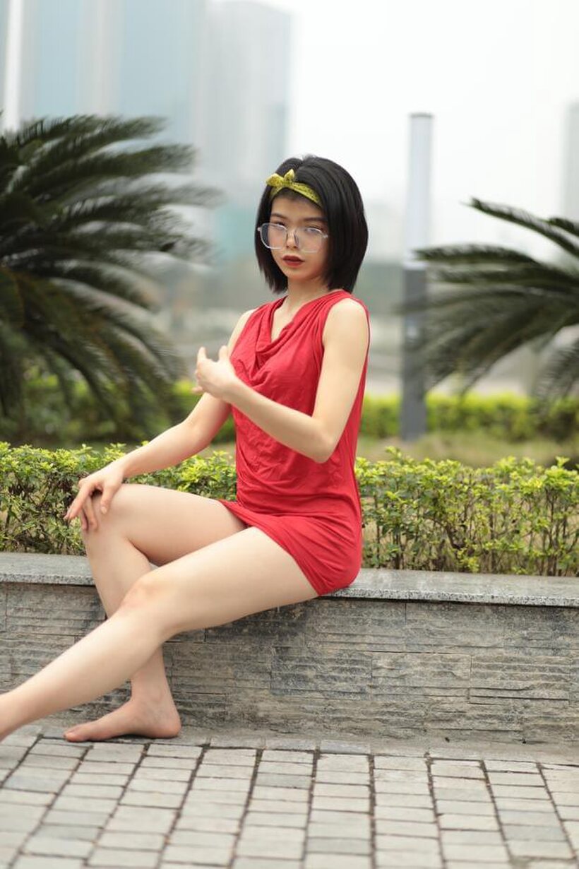 Asian pic 3 from the set «Brunette girl strips out of her skirt and poses naked»