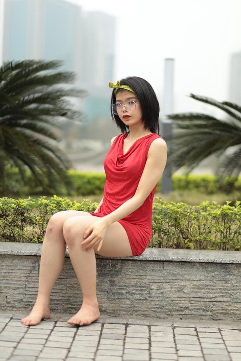 Asian pic 9 from the set «Brunette girl strips out of her skirt and poses naked»