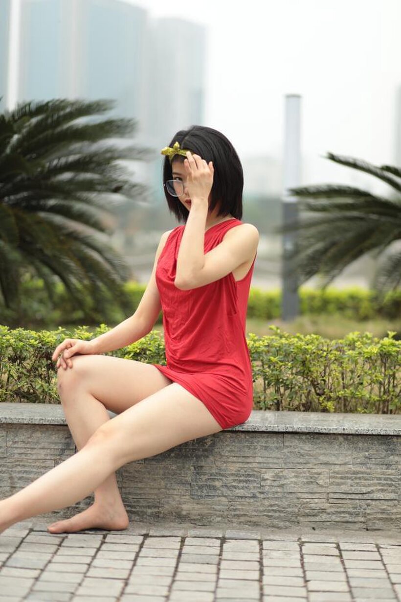 Asian pic 21 from the set «Brunette girl strips out of her skirt and poses naked»