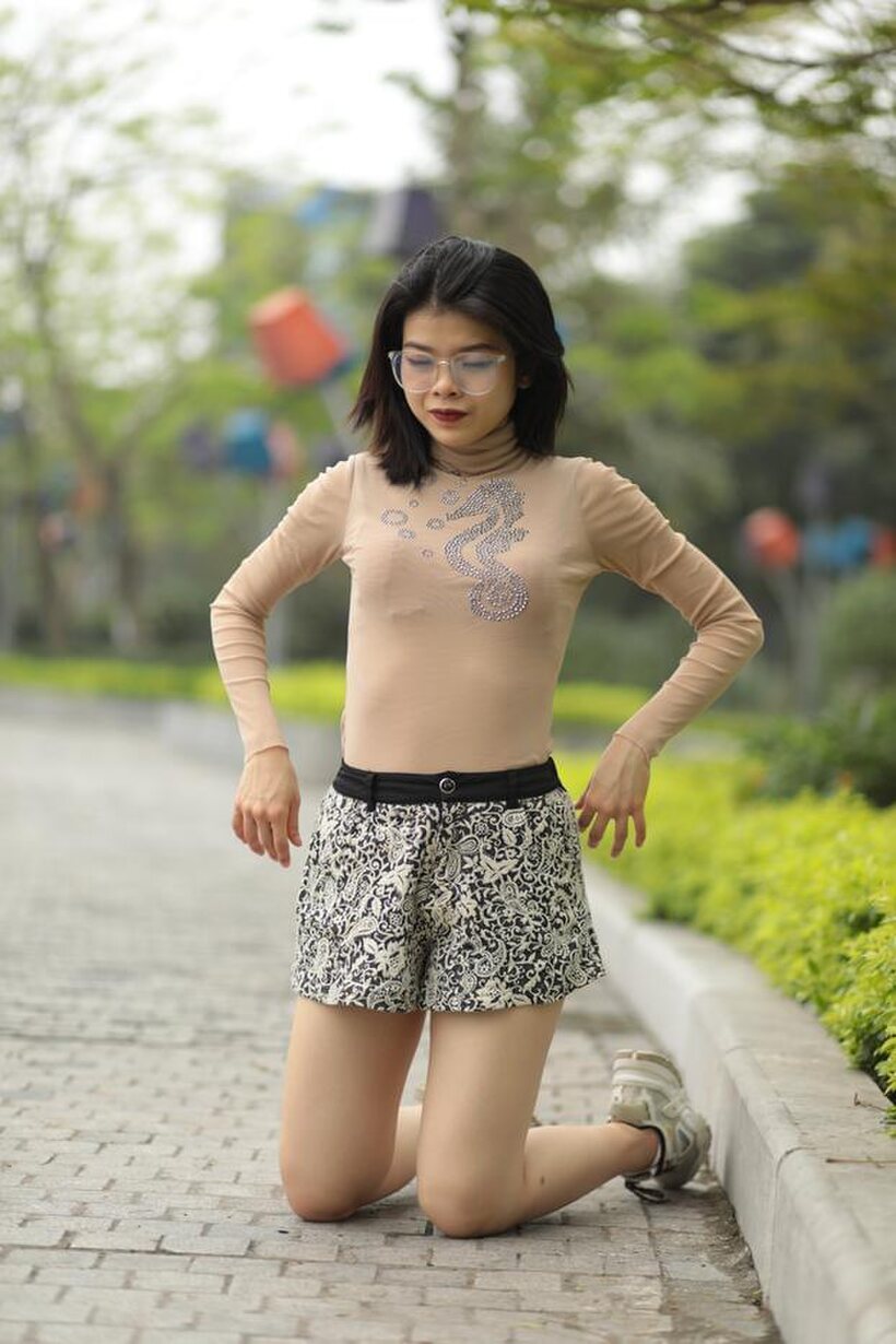 Asian nude photo 2 — Beautiful girl gets naked outdoors