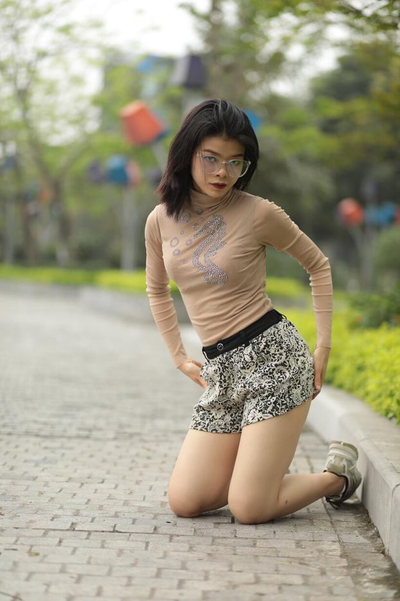 Asian pic 4 from the set «Beautiful girl gets naked outdoors»