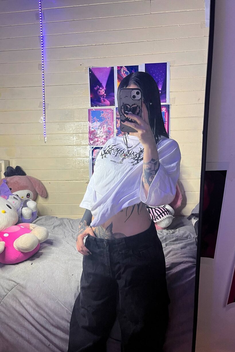 Tattooed Latina teen poses for mirror selfies, baring her flat stomach, photo 7 of 12