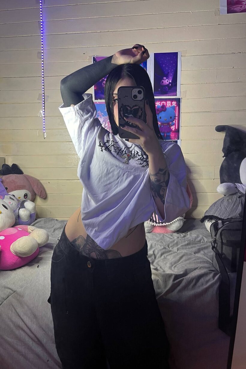 Tattooed Latina teen poses for mirror selfies, baring her flat stomach, photo 10 of 12