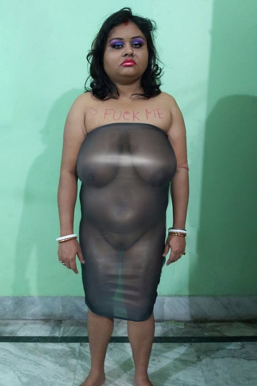 Big Tits nude photo 13 — MILF spreads her creampied pussy in a group scene
