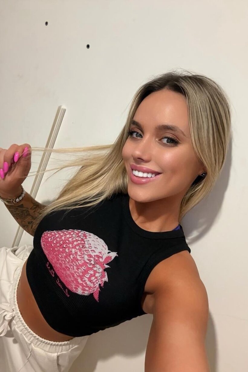 Photo 8 — Silje Jensen snaps selfies while teasing her big tits in shorts