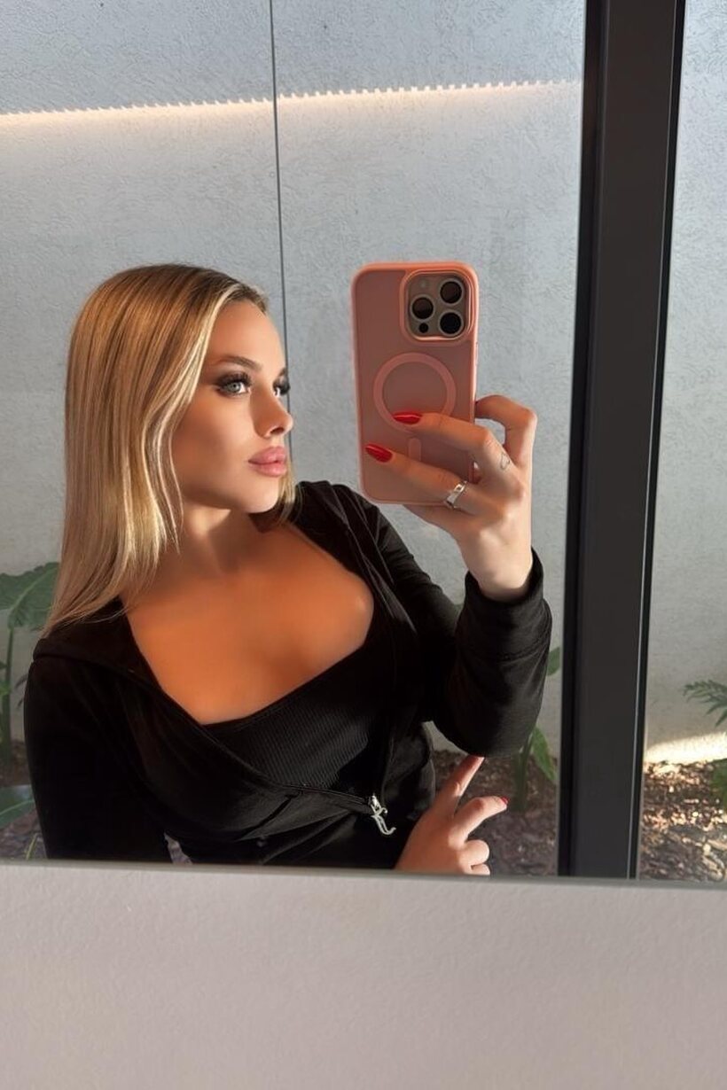 Photo 16 — Silje Jensen snaps selfies while teasing her big tits in shorts