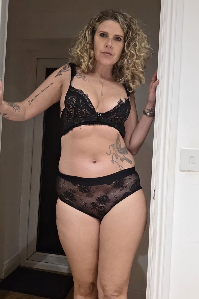 Armpit pic 7 from the set «Black lingerie frames her thick body as she masturbates solo»
