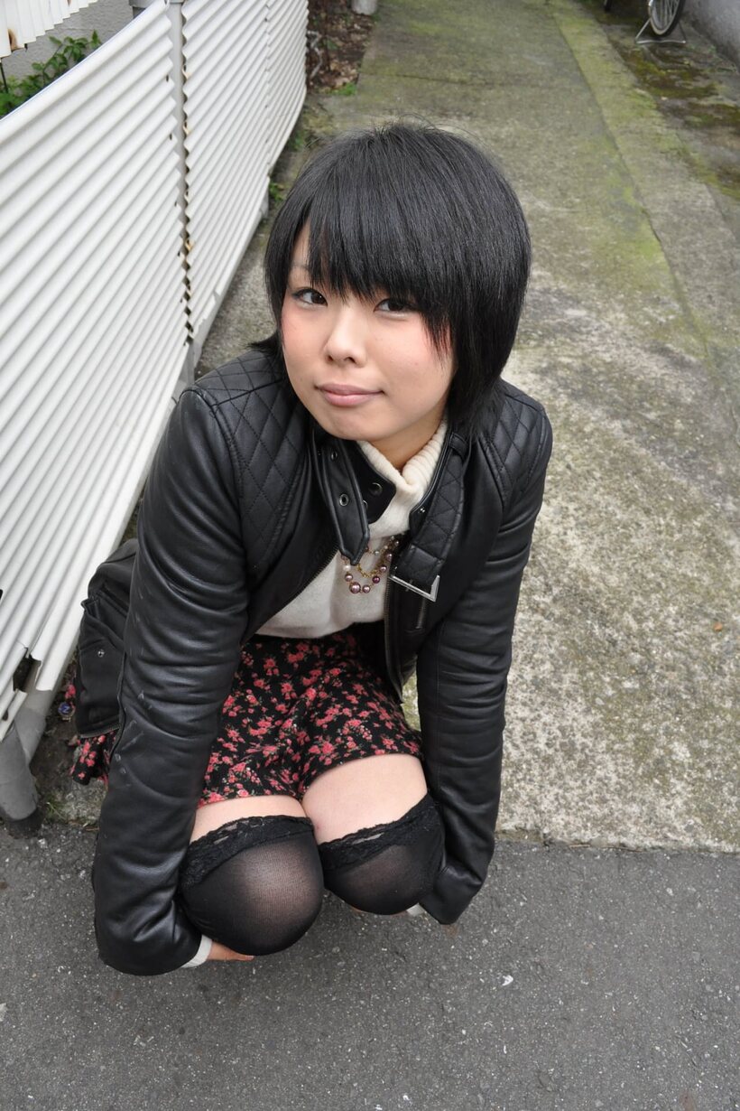 Photo 5 — Asian girl gets naked and starts sucking cock in stockings