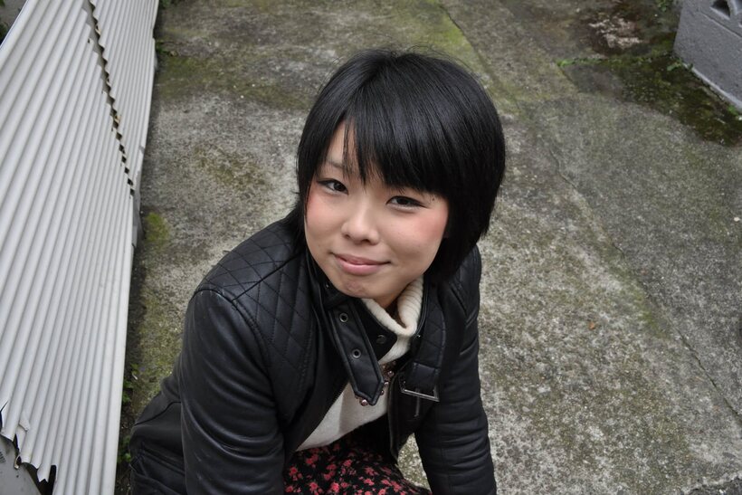 Asian pic 8 from the set «Asian girl gets naked and starts sucking cock in stockings»
