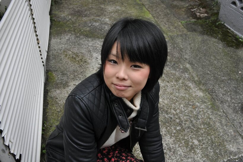 Asian pic 9 from the set «Asian girl gets naked and starts sucking cock in stockings»