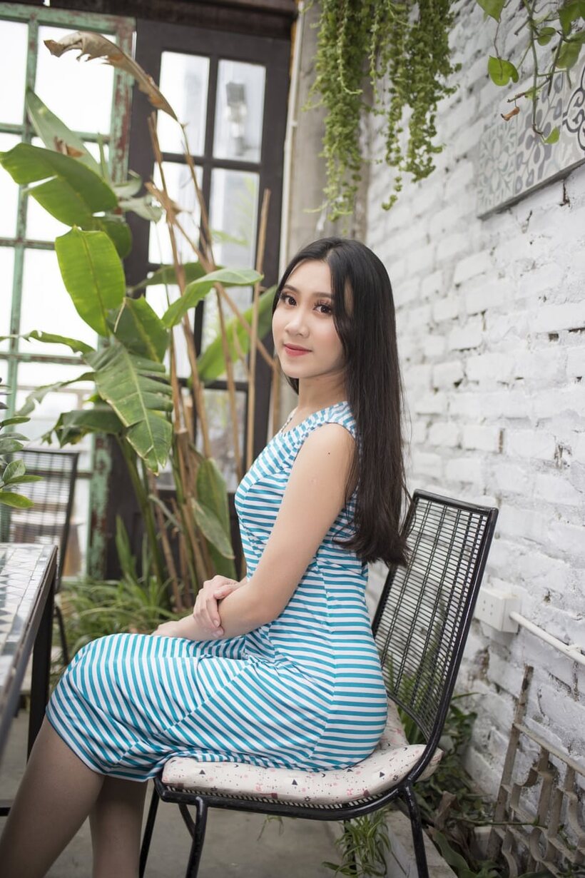 Photo 18 — Asian cutie rubs her hairy pussy and strikes sultry poses