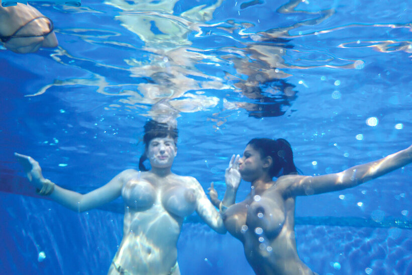Valory Irene pic 19 from the set «Valory Irene and her friend hide their tits underwater»